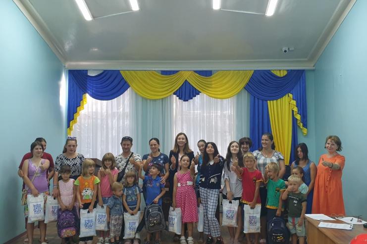 Школярам Кілійської громади передали рюкзаки та шкільне приладдя